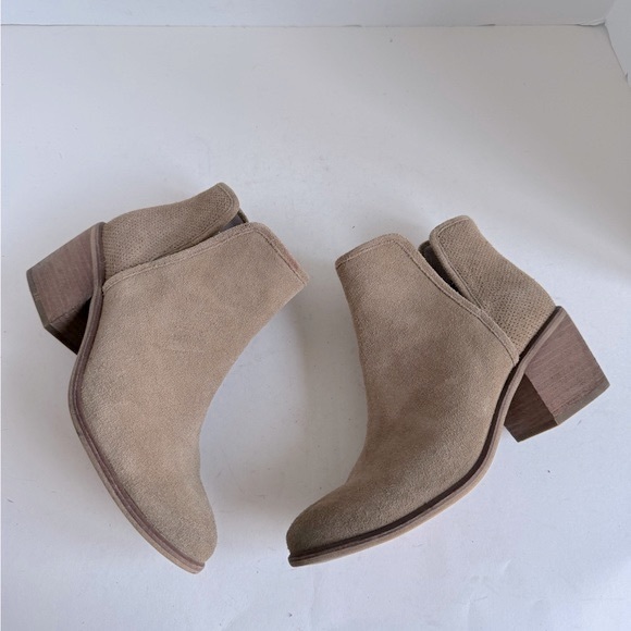 BP. Barris Suede Block Heel Bootie. Size 6.5 - Picture 1 of 12